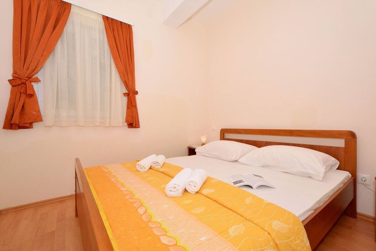 Apartments Sima 104011-A3
