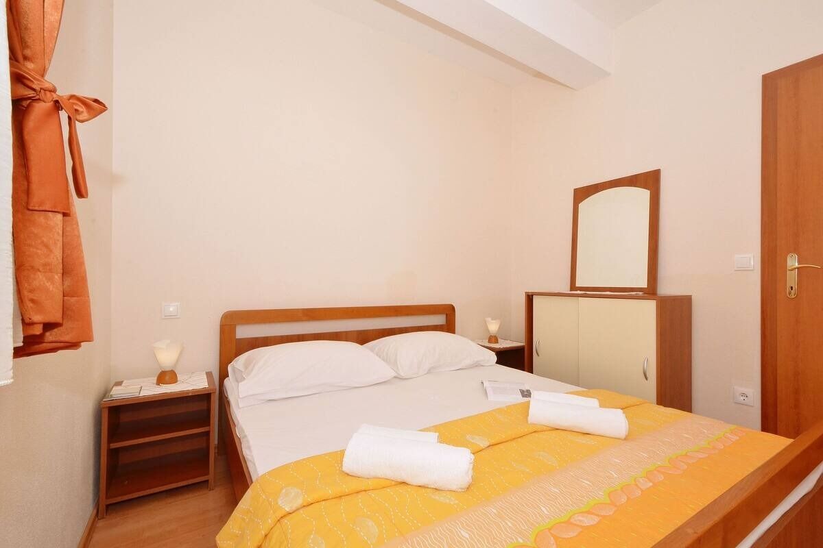 Apartments Sima 104011-A3
