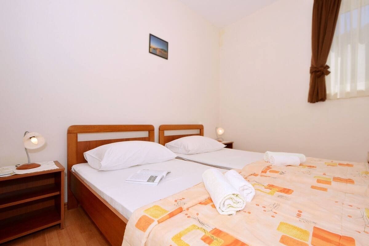 Apartments Sima 104011-A4