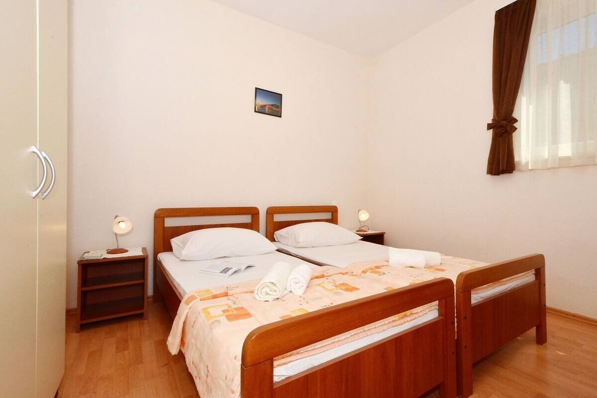 Apartments Sima 104011-A4