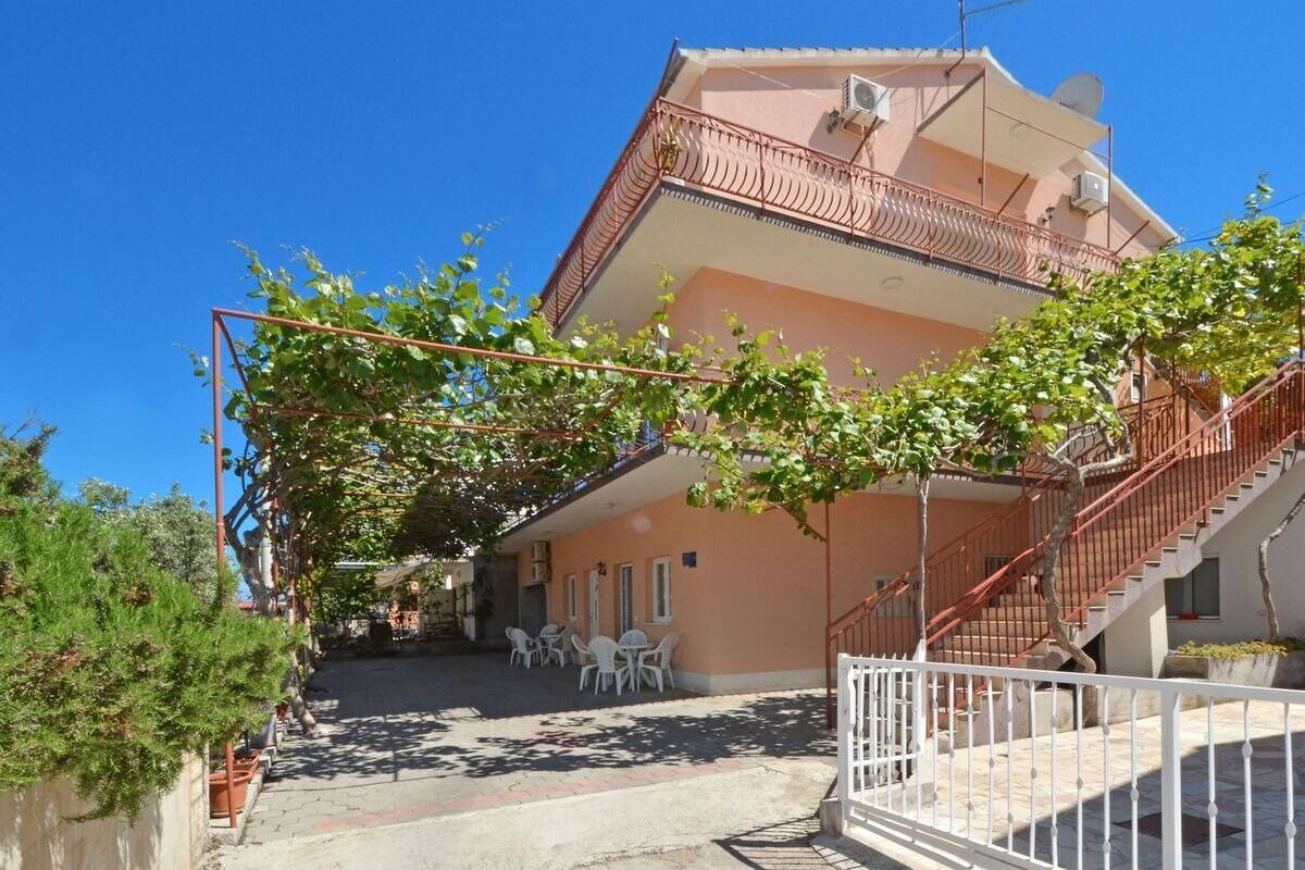 Apartments Sima 104011-A2