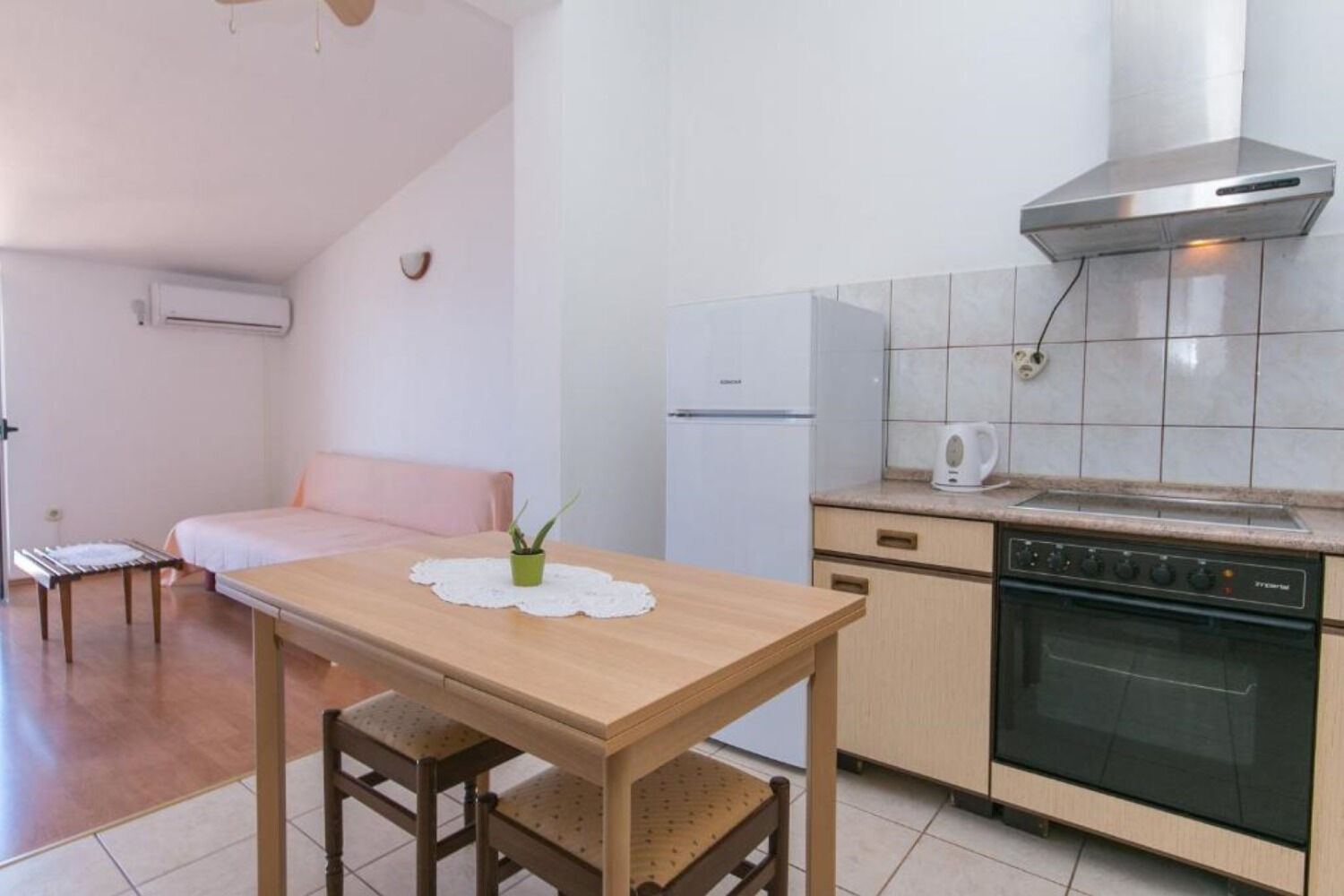 Apartments Gordan 104031-A1