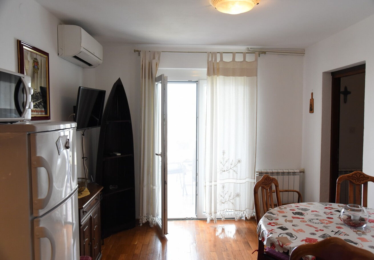 Apartments Ema 104051-A1