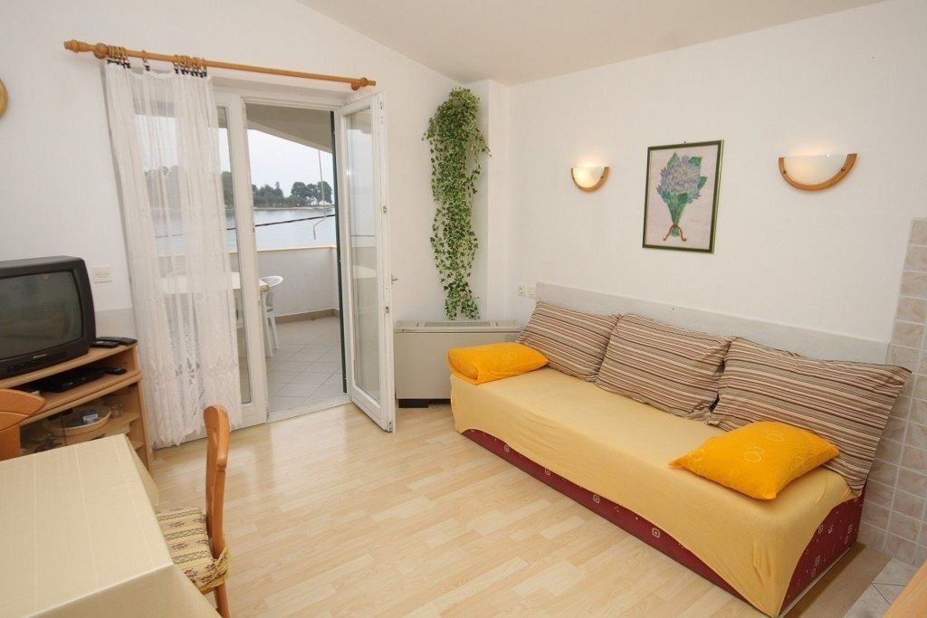 Apartments Kostarina 10443-A2