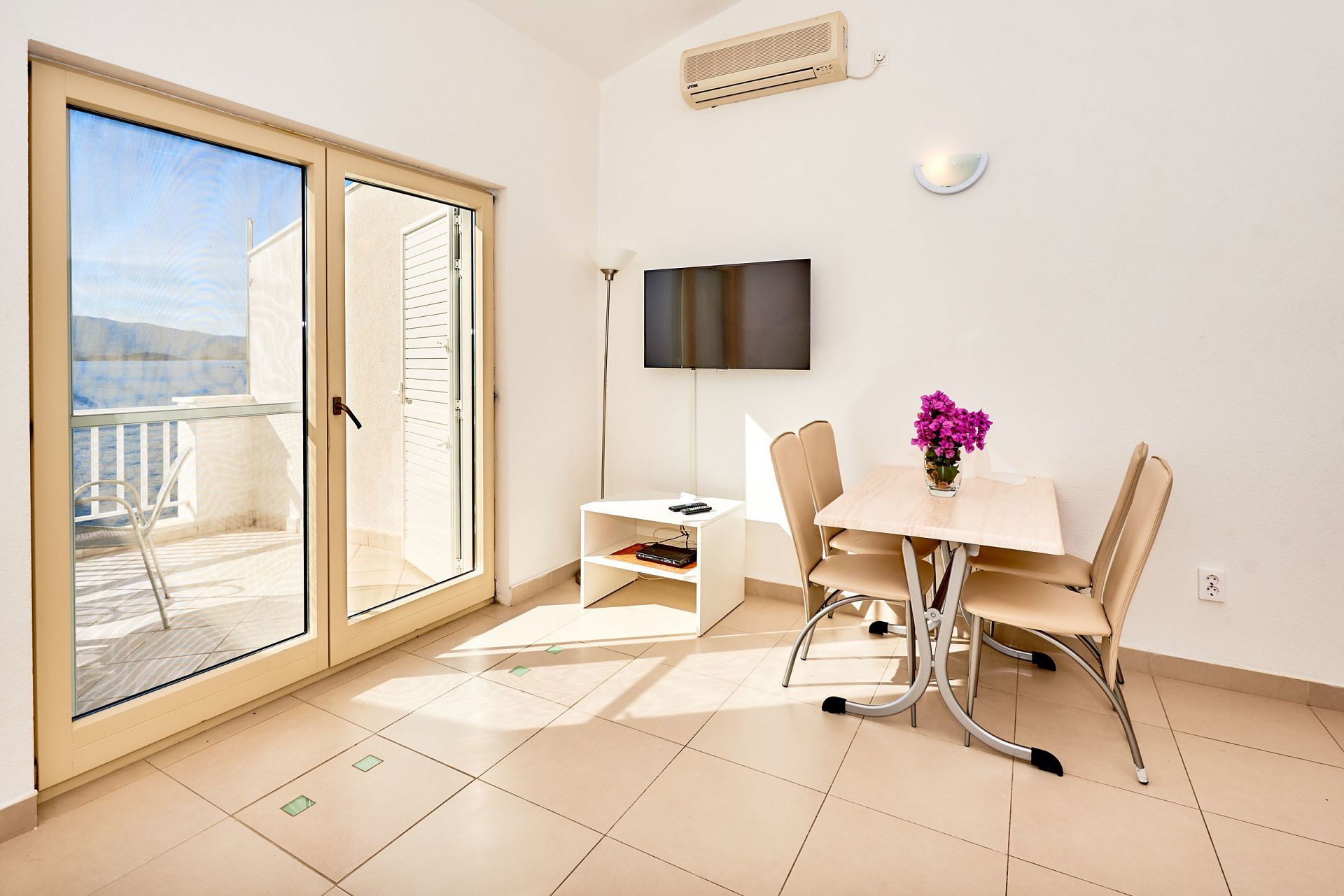 Apartments Sea front 10449-A2