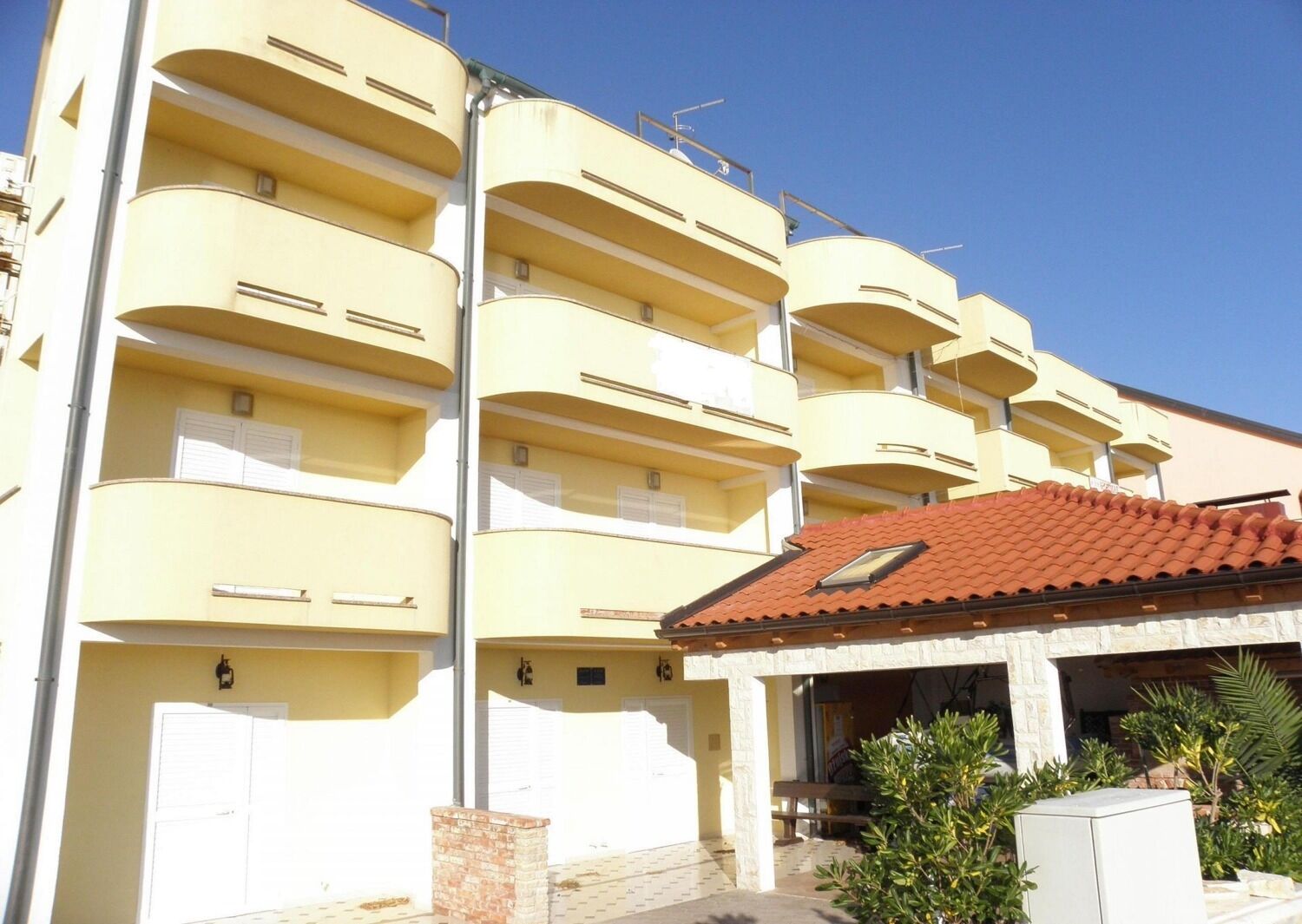 Apartments Super 104571-A6