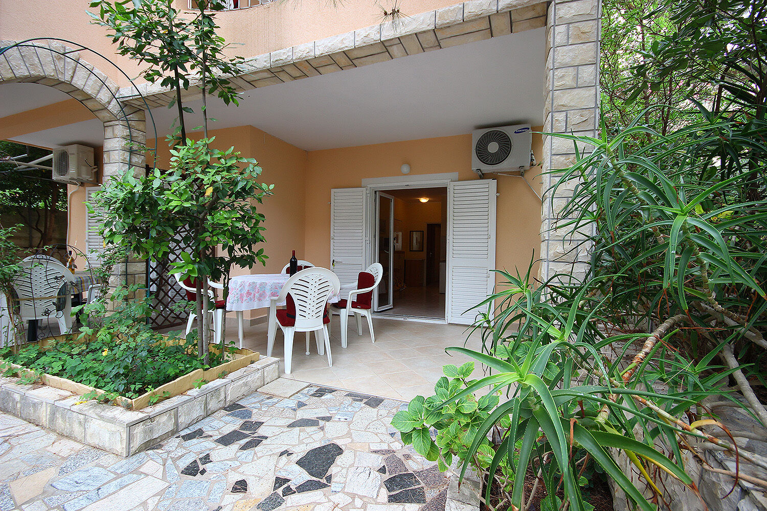 Apartments Dino 104671-A1