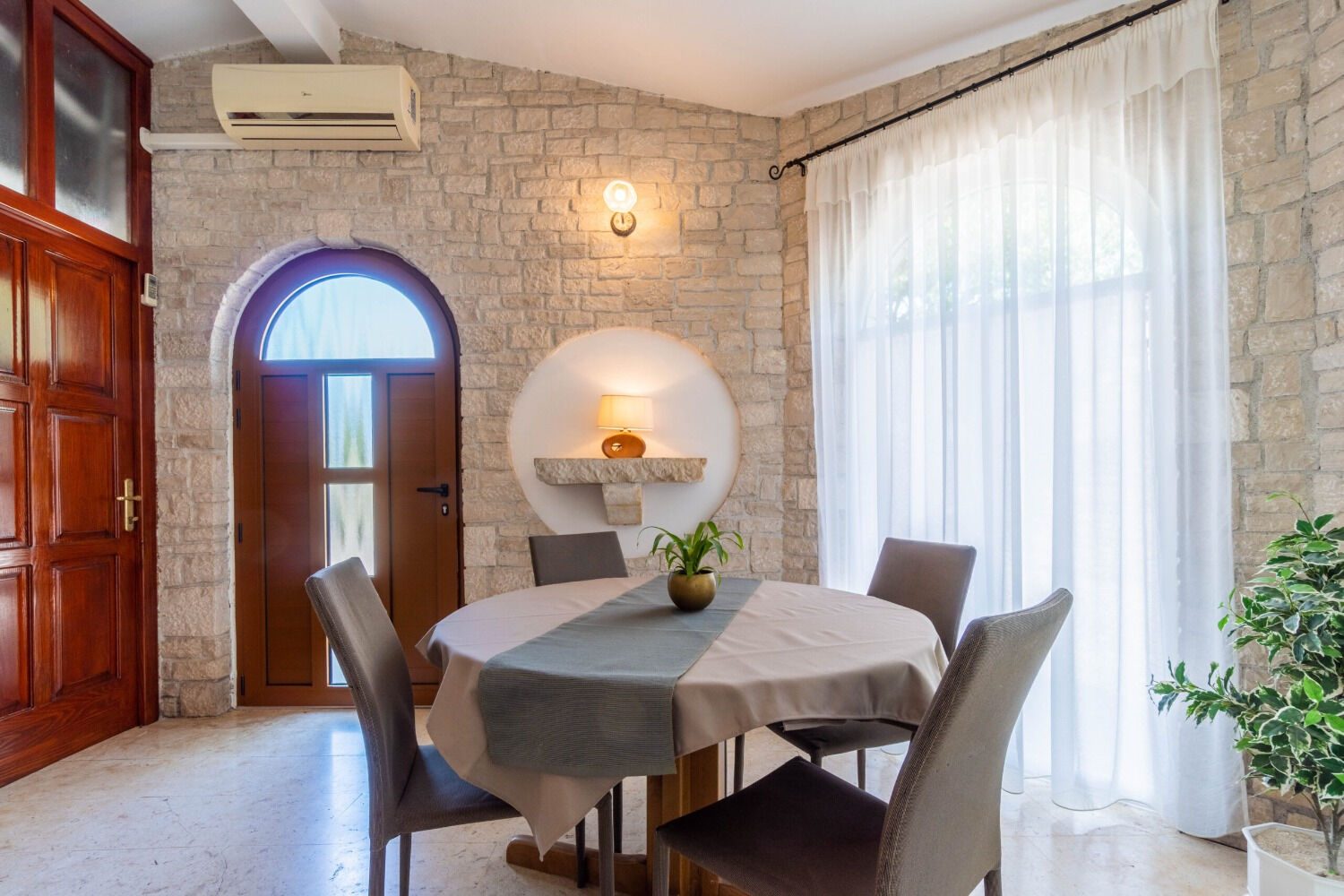 Apartments Mimi 10477-A3