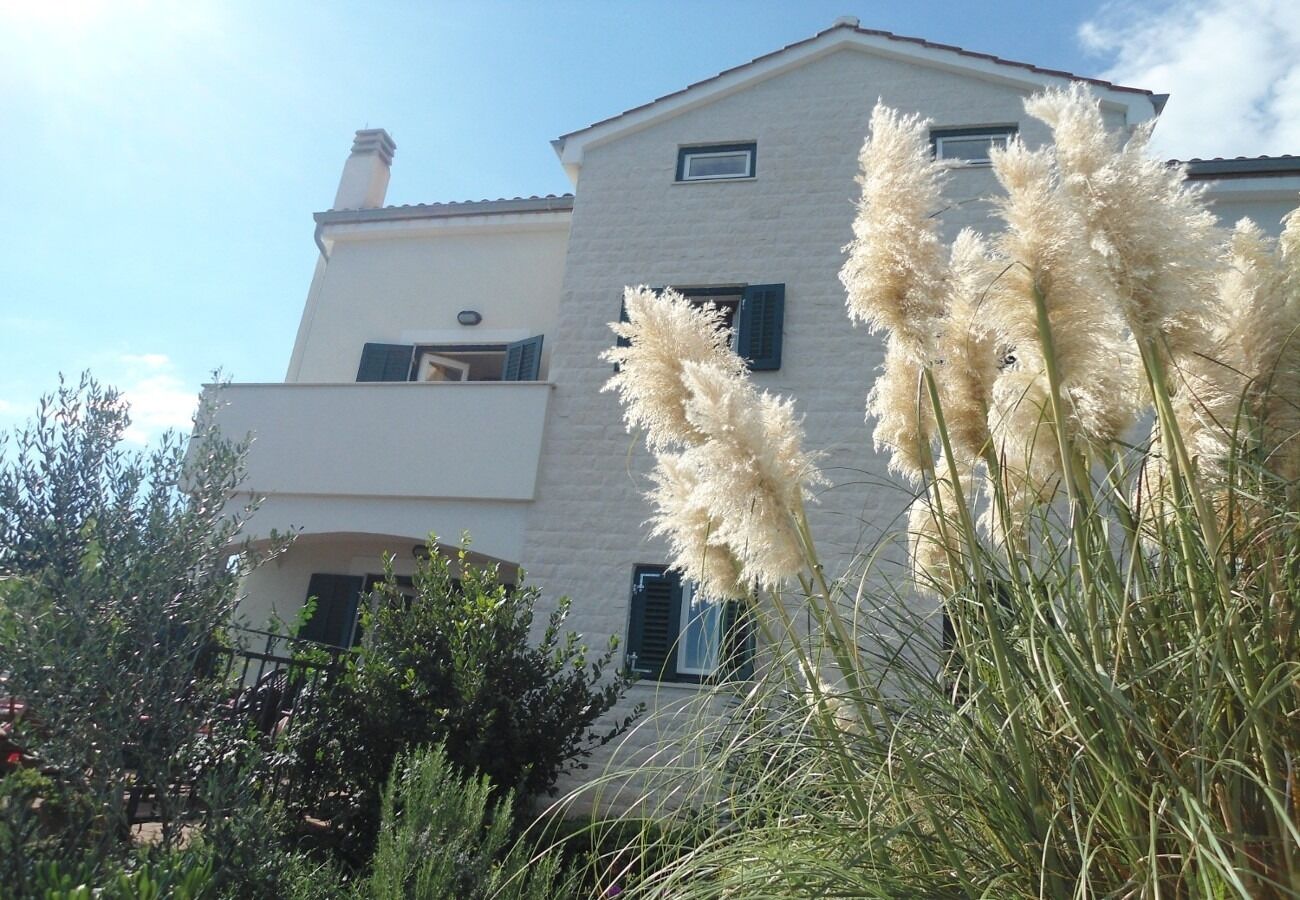 Apartments Azur 104721-A1