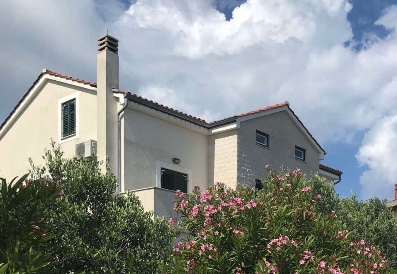 Apartments Azur 104721-A1