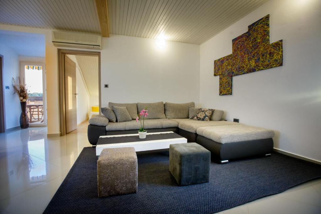 Apartments Spomenka 104761-A3