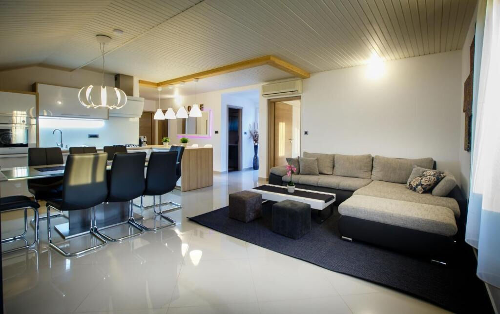 Apartments Spomenka 104761-A3