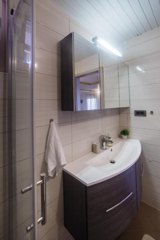 Apartments Spomenka 104761-A3