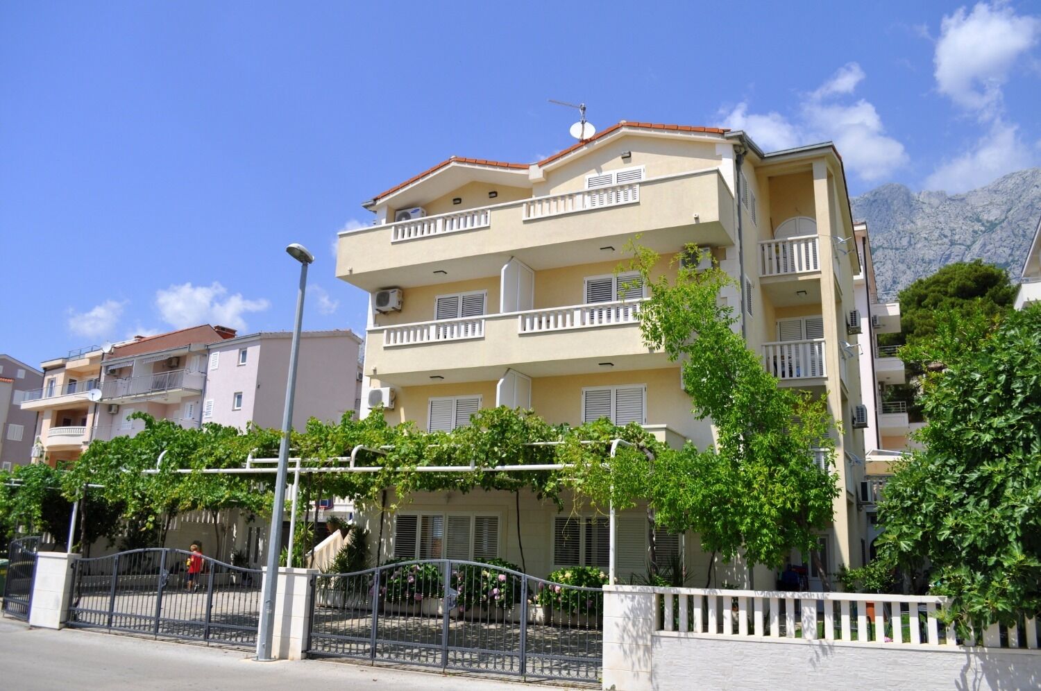 Apartments Ivi 10484-A2