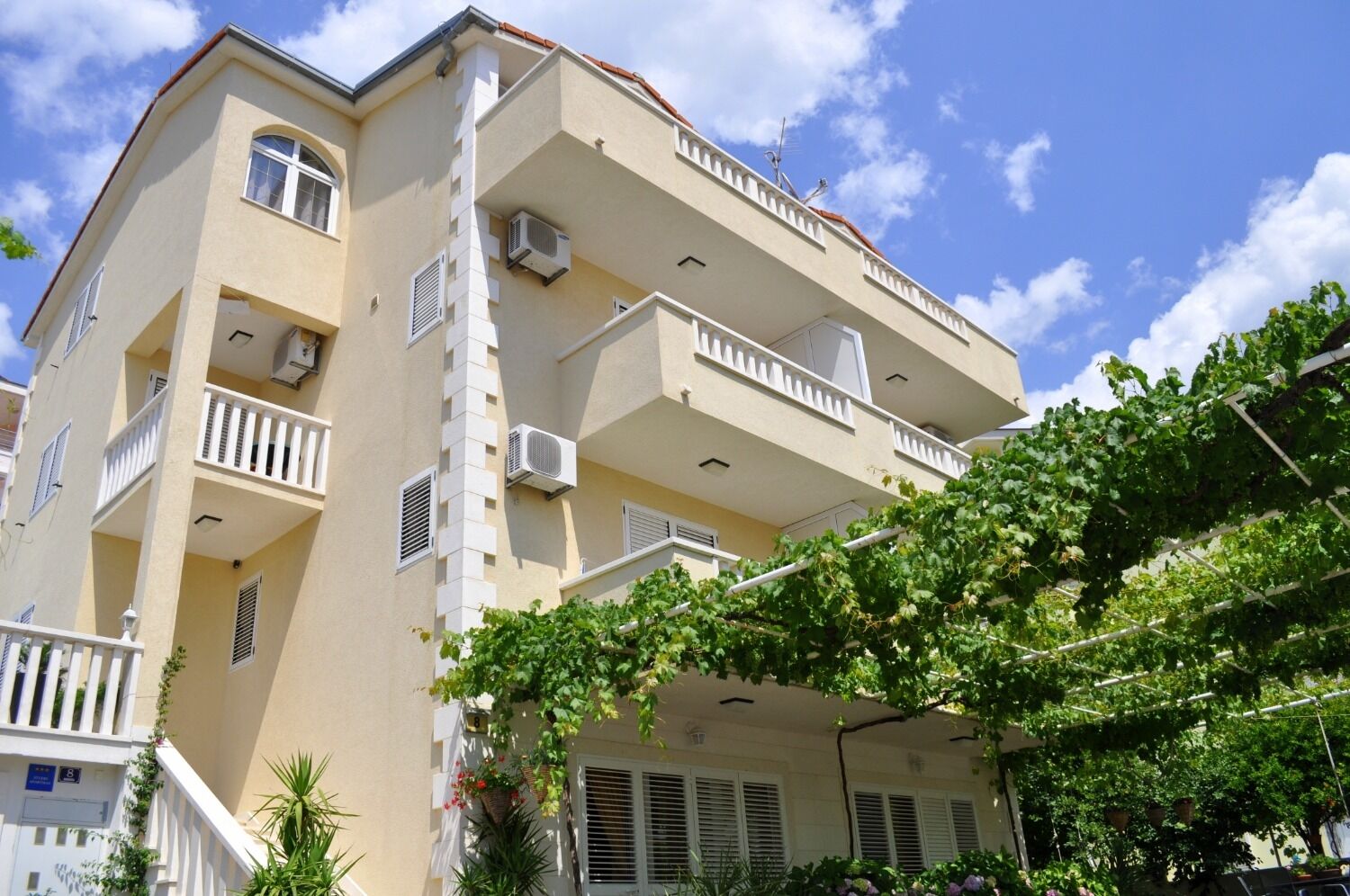 Apartments Ivi 10484-A2