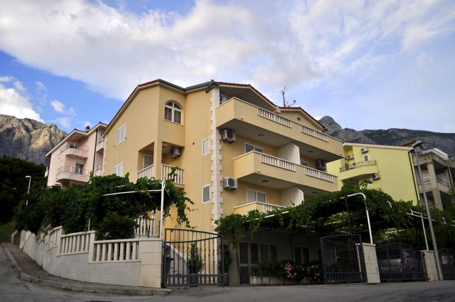 Apartments Ivi 10484-A2