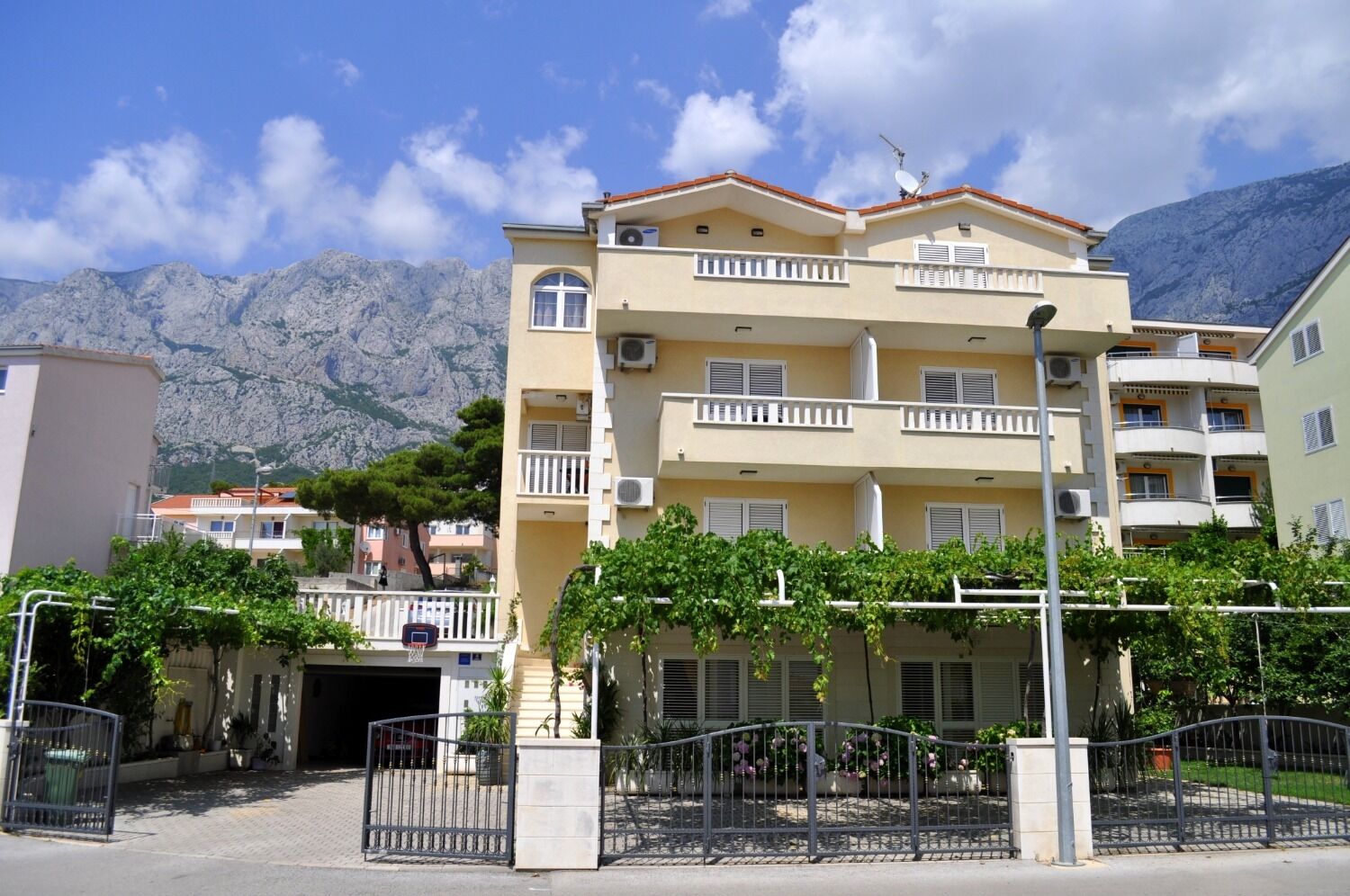 Apartments Ivi 10484-A2