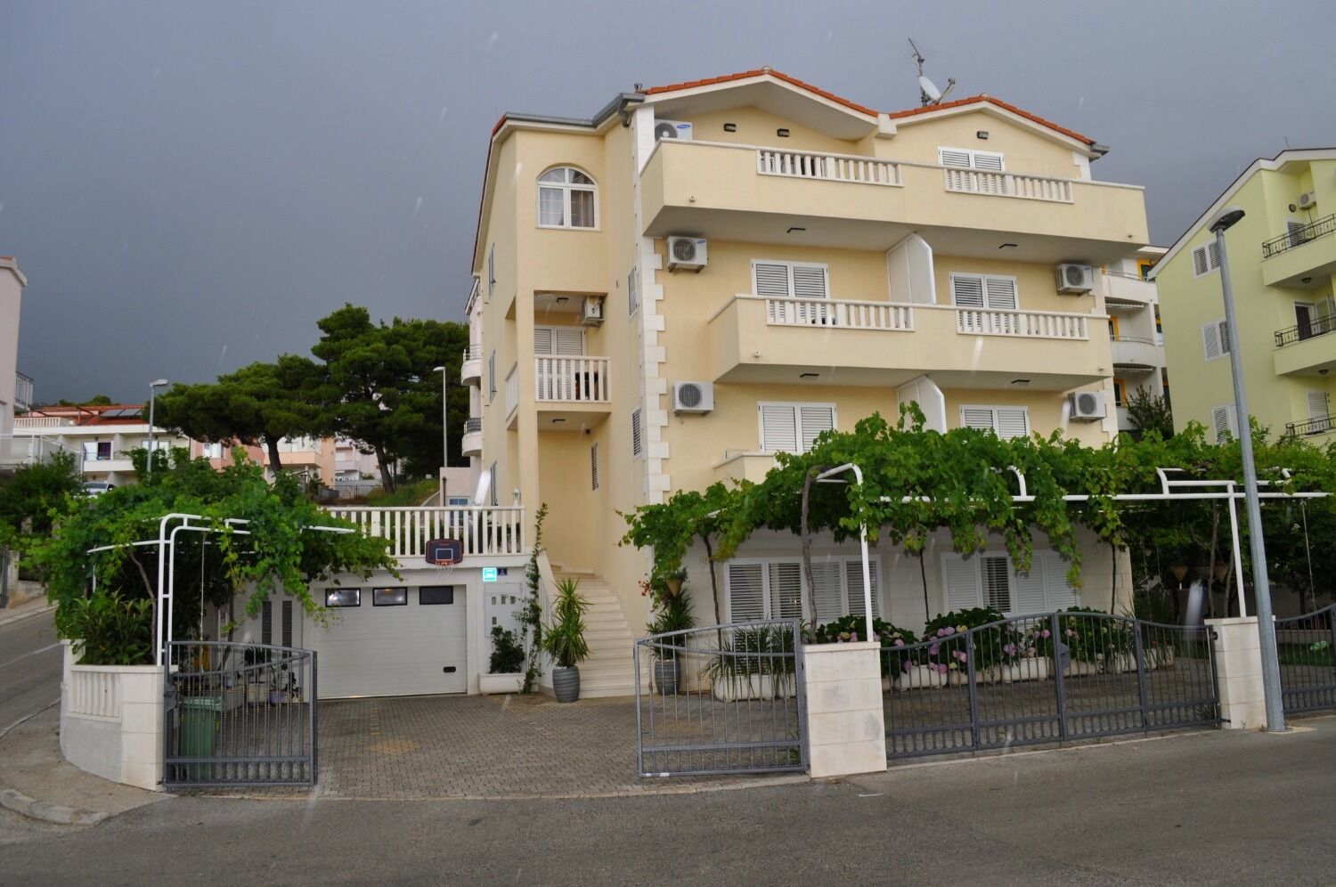 Apartments Ivi 10484-A2