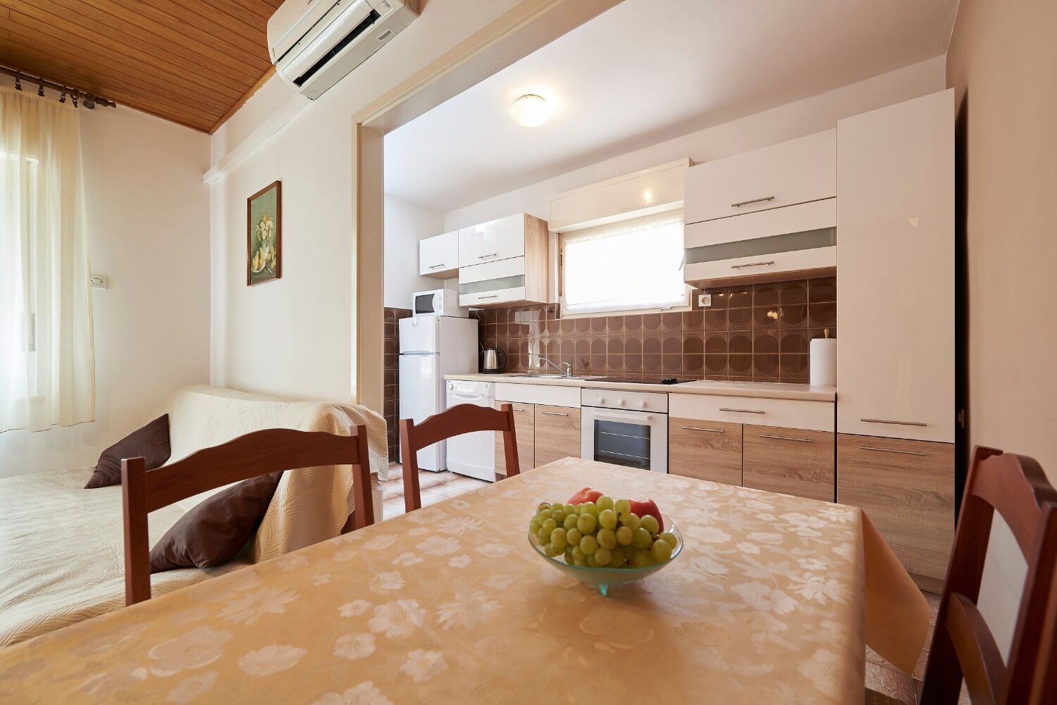 Apartment and Rooms Ivo 105101-A1