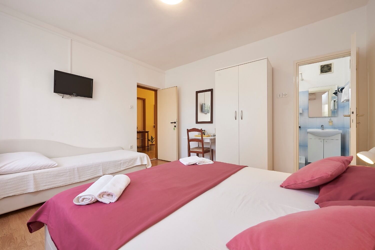 Apartment and Rooms Ivo 105101-S2