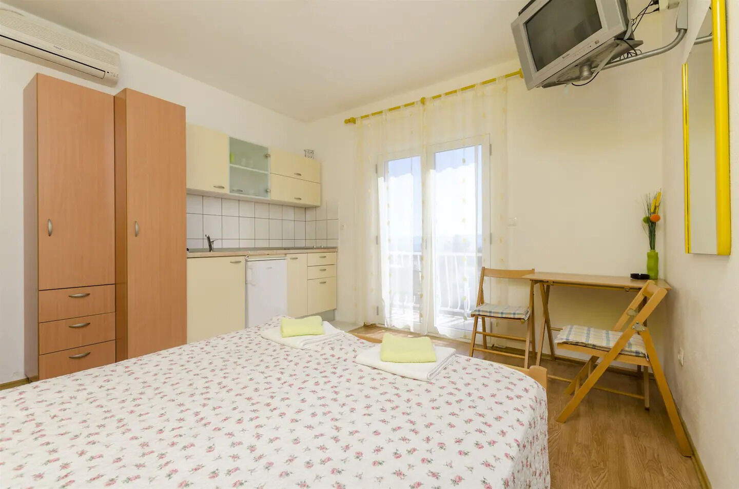 Apartment and Room Mini 10519-A1