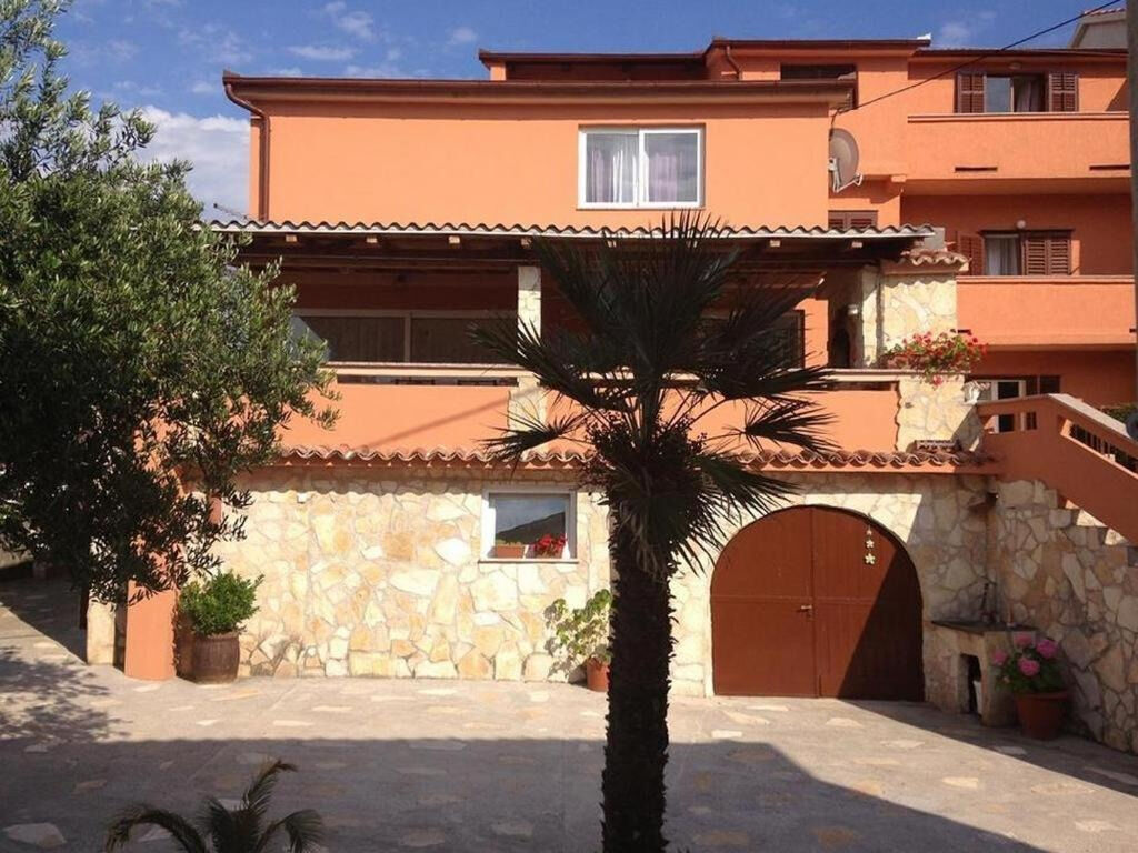 Apartment and Rooms Mila 10555-A1