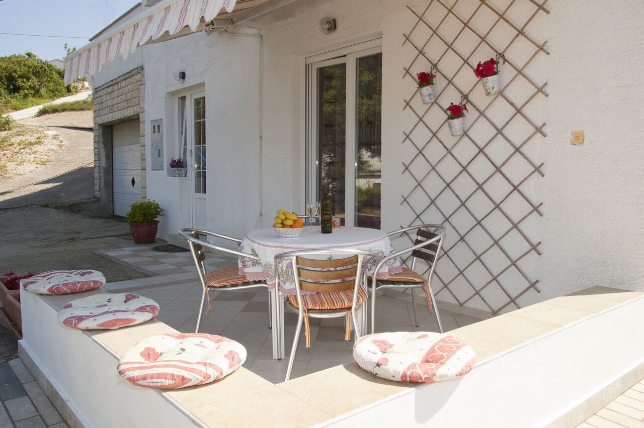 Apartments Luka 10566-A1