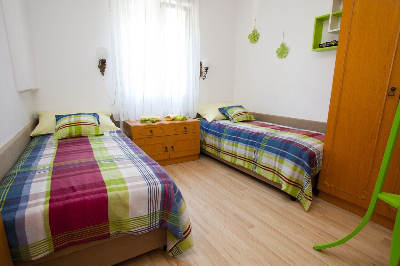 Apartments Luka 10566-A1