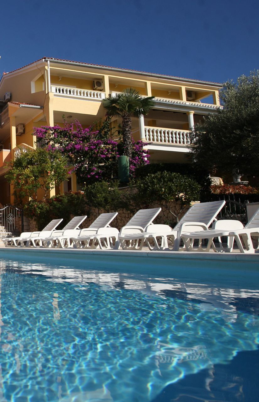 Apartments Mladen 105721-A1