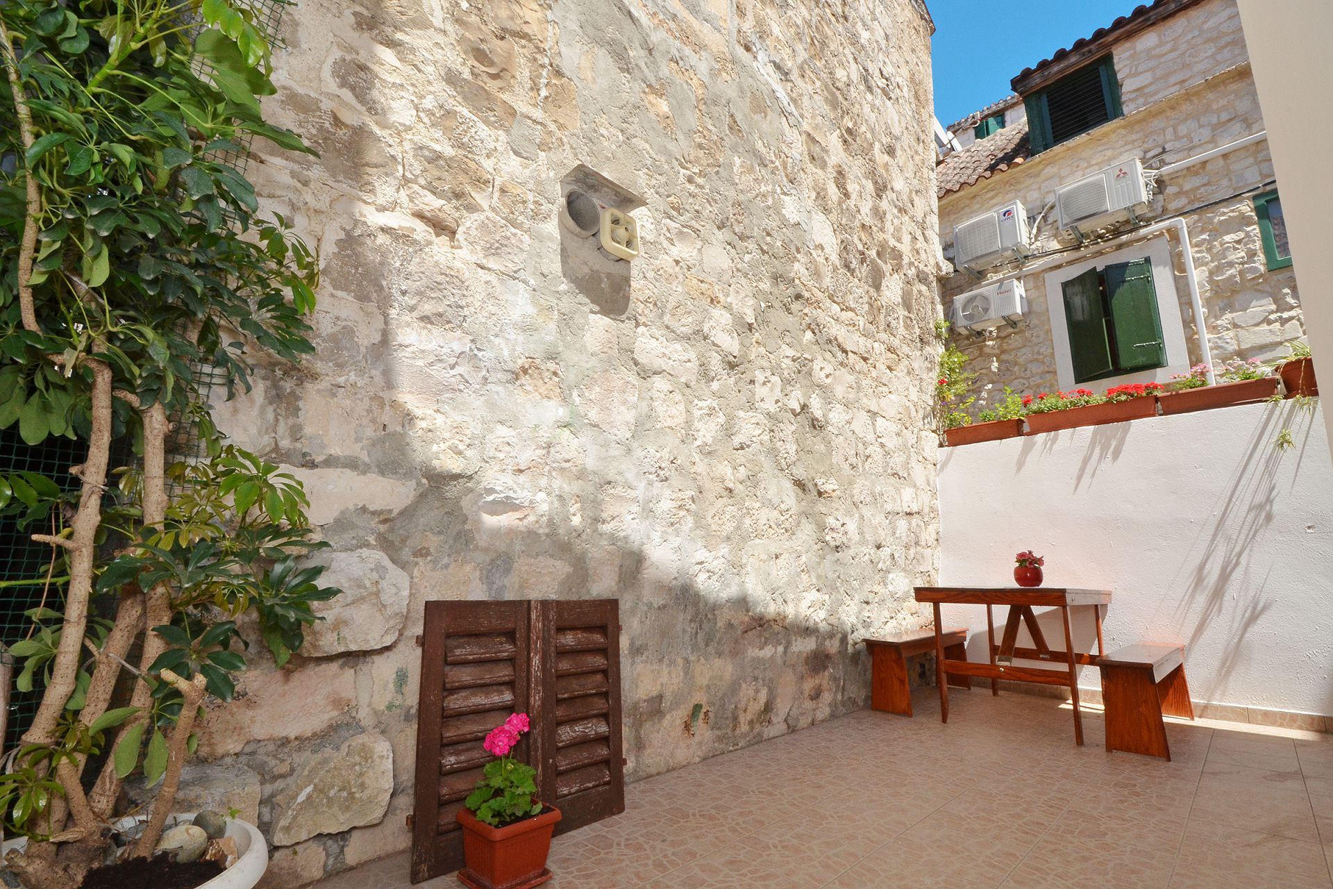Apartment Irvin 10585-A1