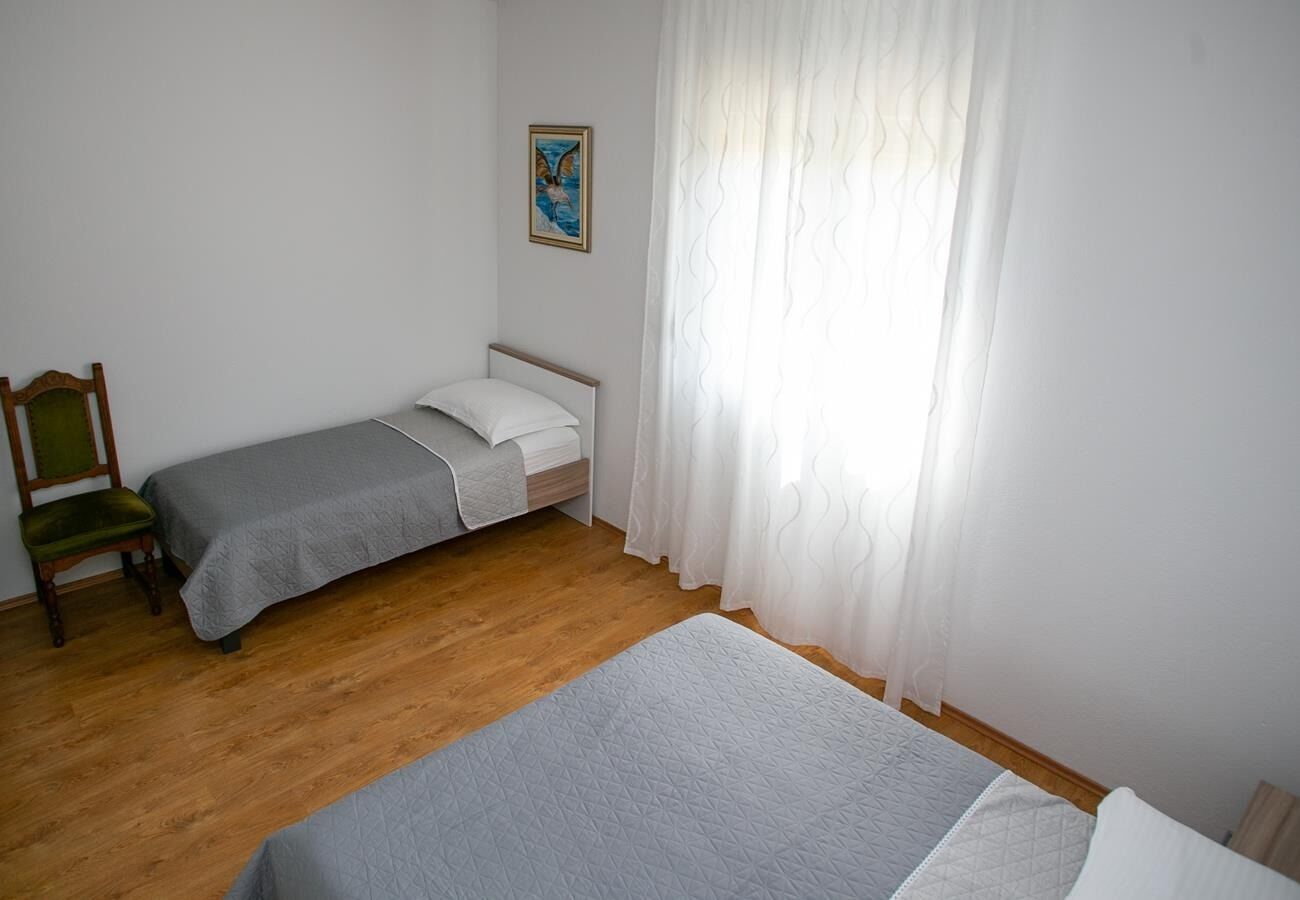 Apartments Ana 10596-A1