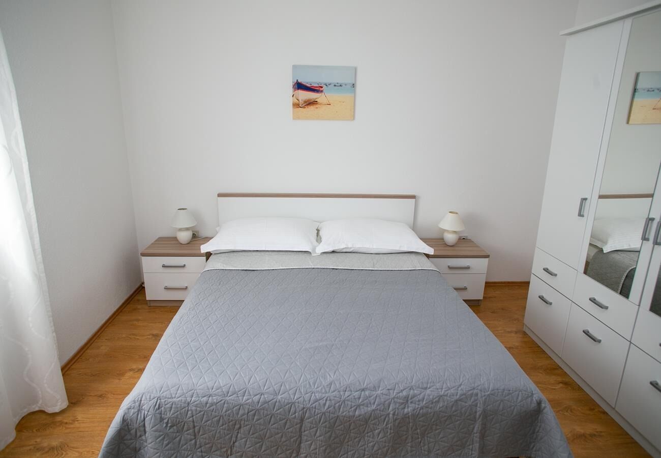 Apartments Ana 10596-A1