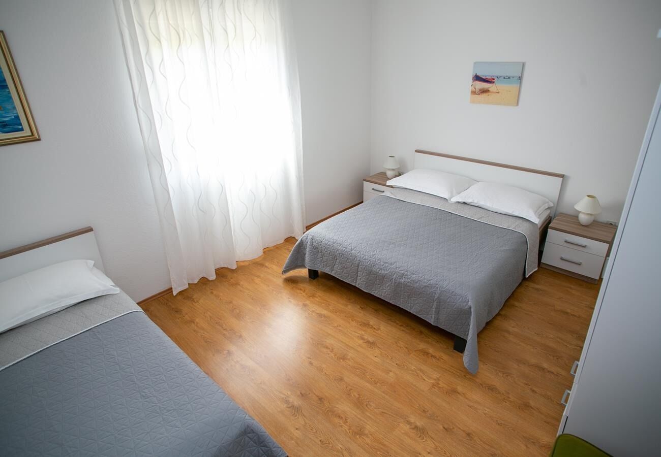 Apartments Ana 10596-A1
