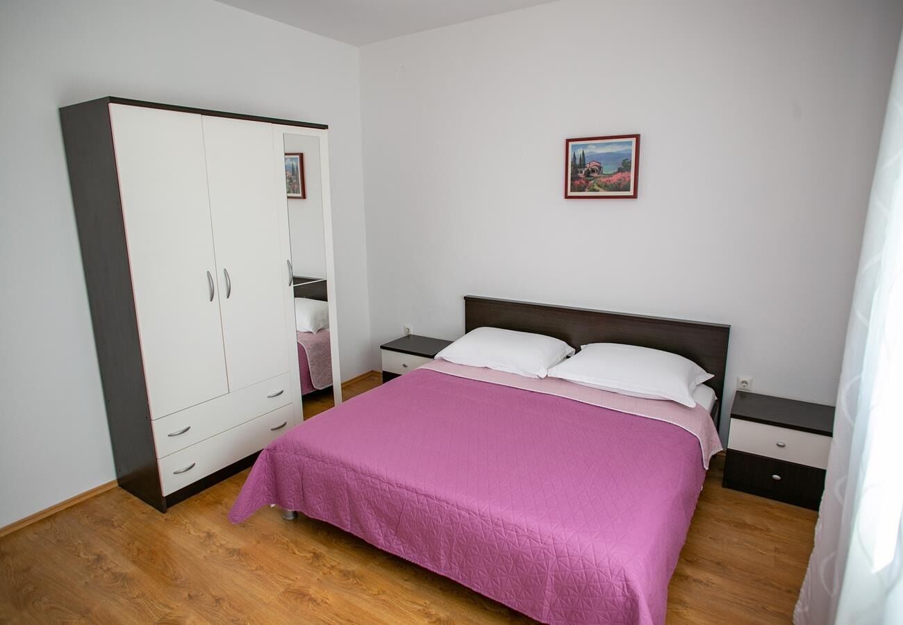 Apartments Ana 10596-A1