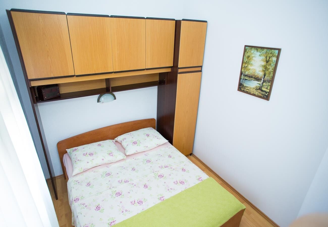Apartments Ana 10596-A2