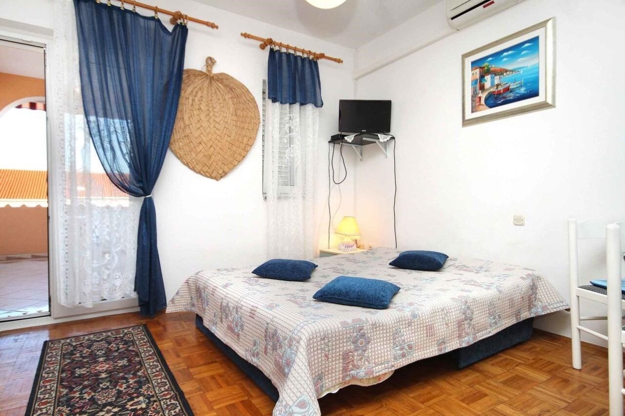 Room Cherry 105931-A1