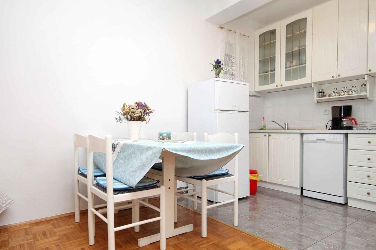 Room Cherry 105931-A1