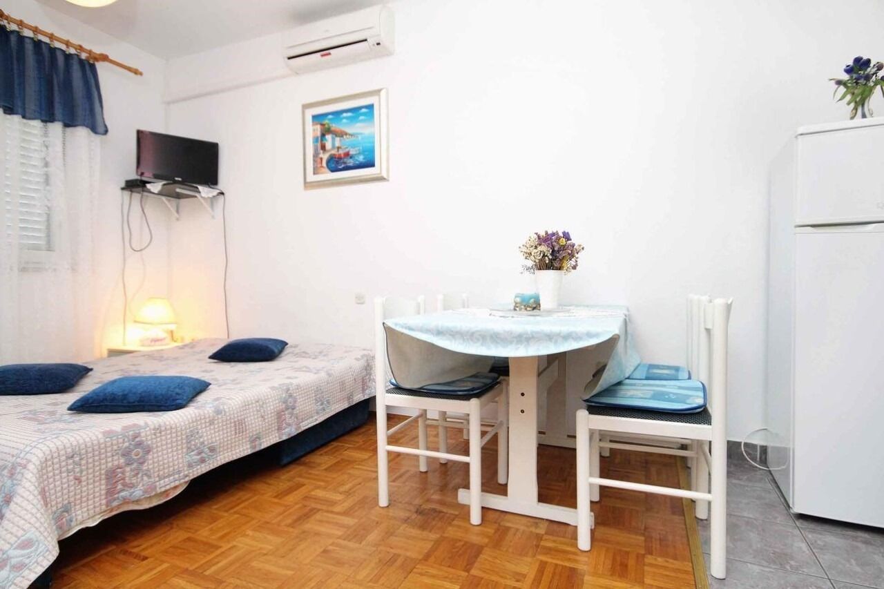 Room Cherry 105931-A1