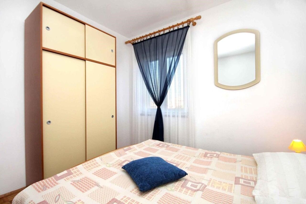 Room Cherry 105931-A1