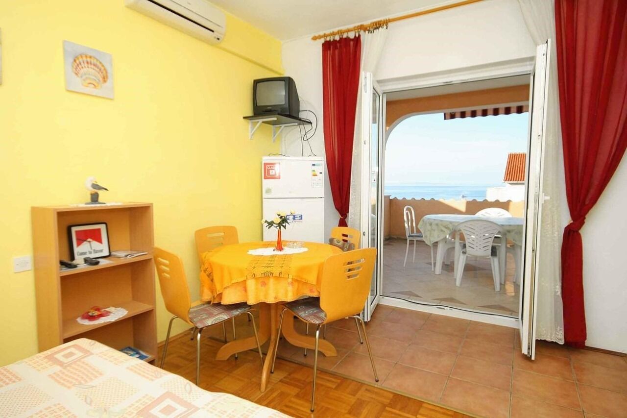 Room Cherry 105931-A2