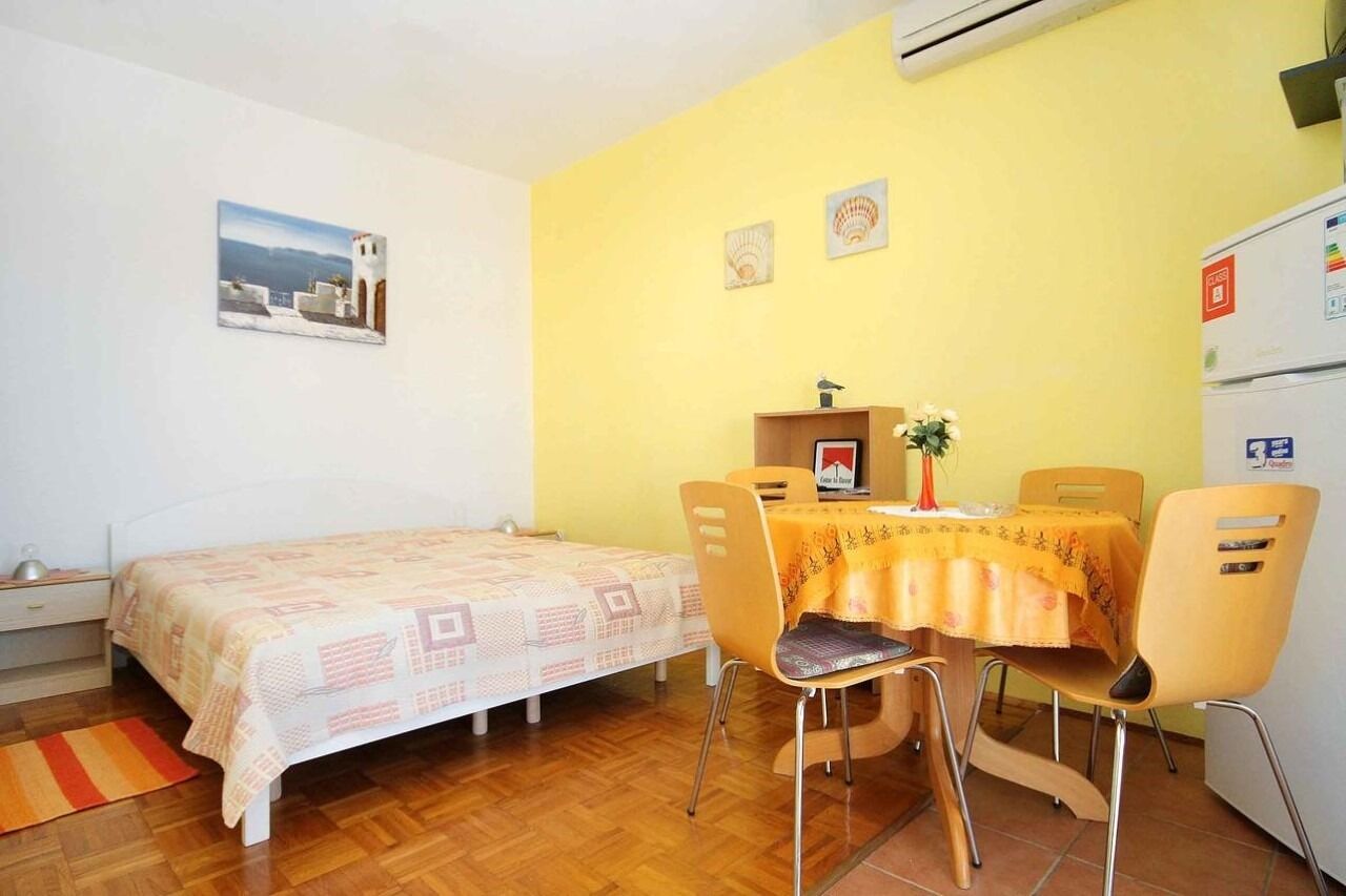 Room Cherry 105931-A2