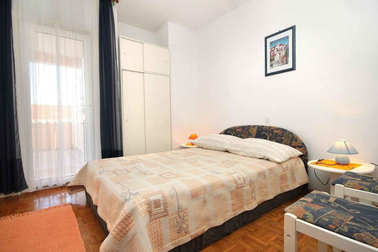 Room Cherry 105931-A2
