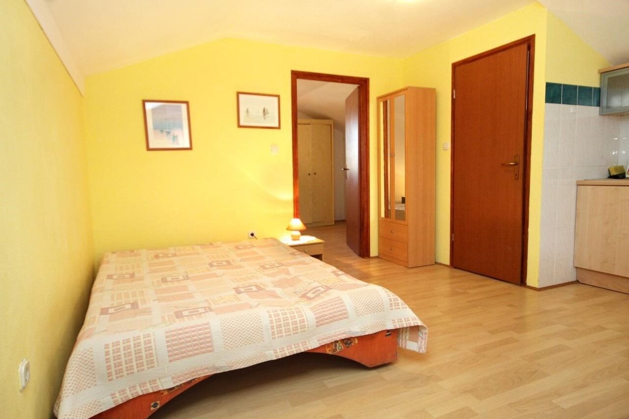 Room Cherry 105931-A3