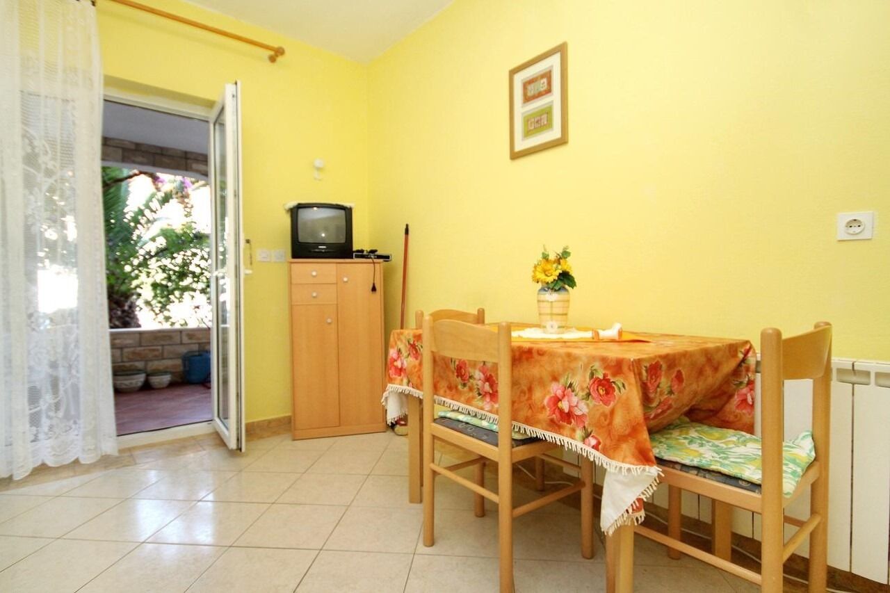 Room Cherry 105931-A4