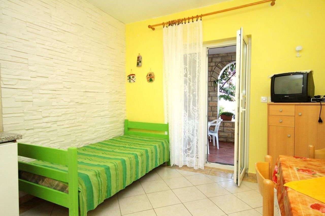 Room Cherry 105931-A4