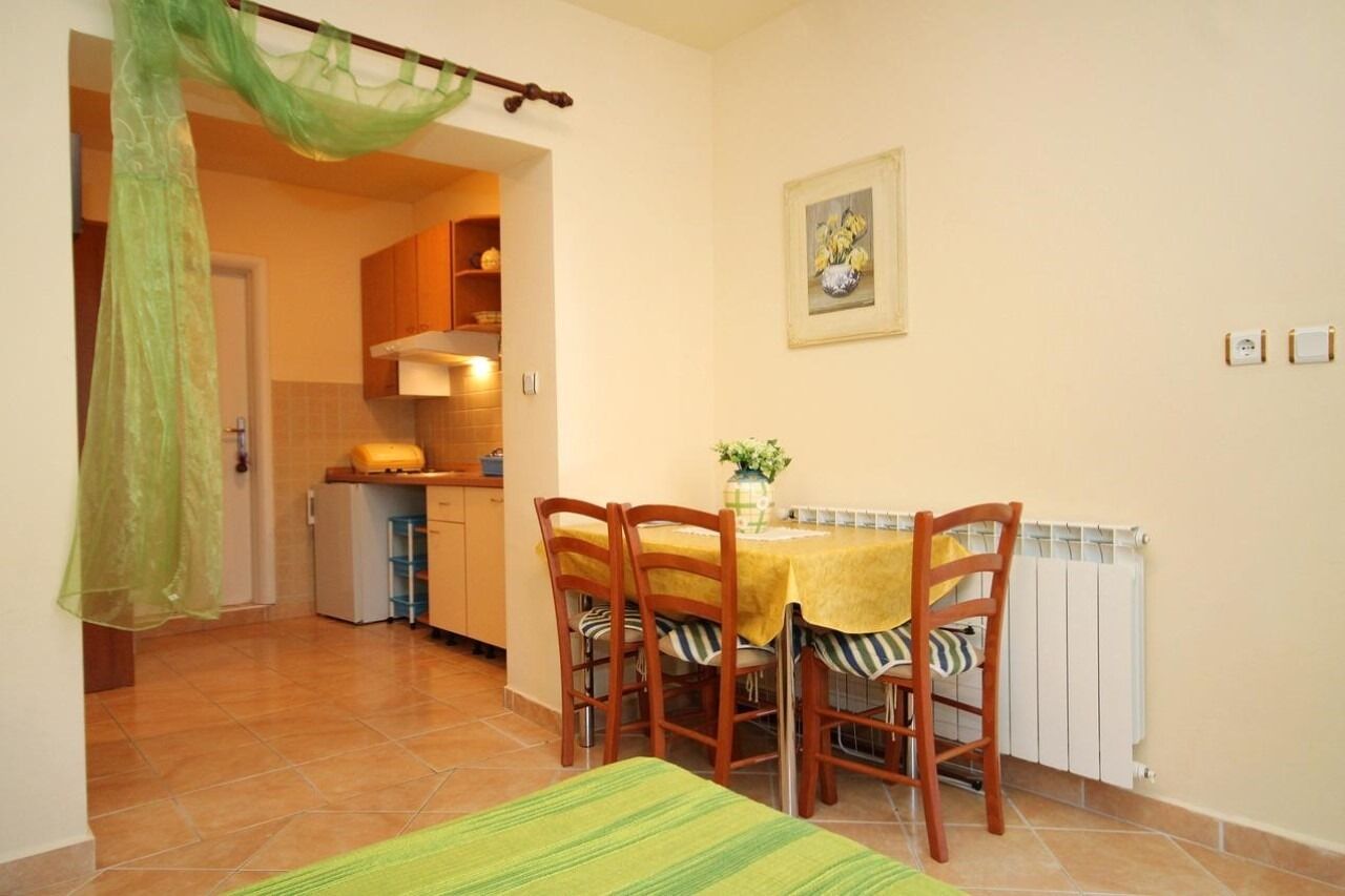 Room Cherry 105931-A5