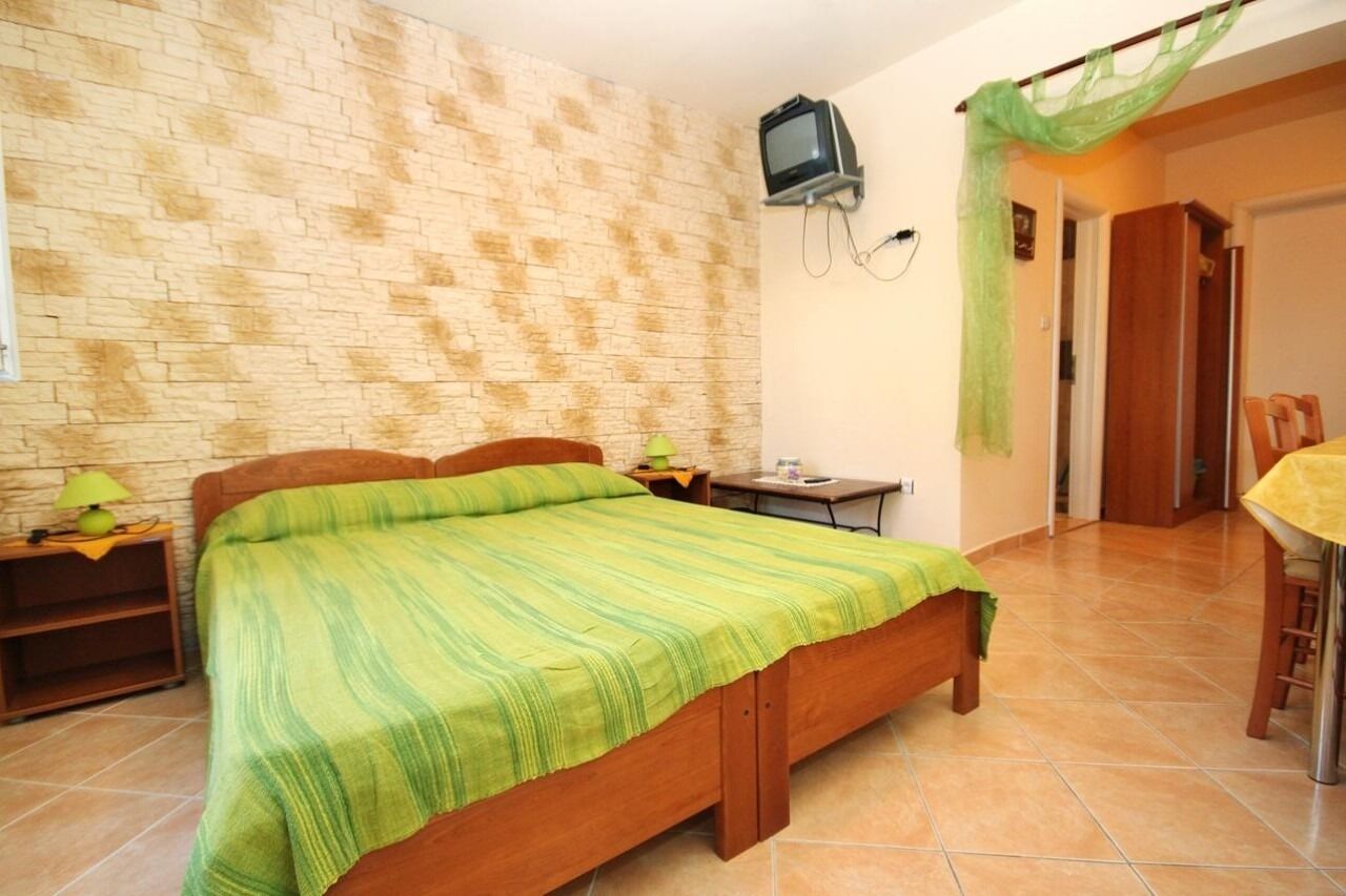 Room Cherry 105931-A5