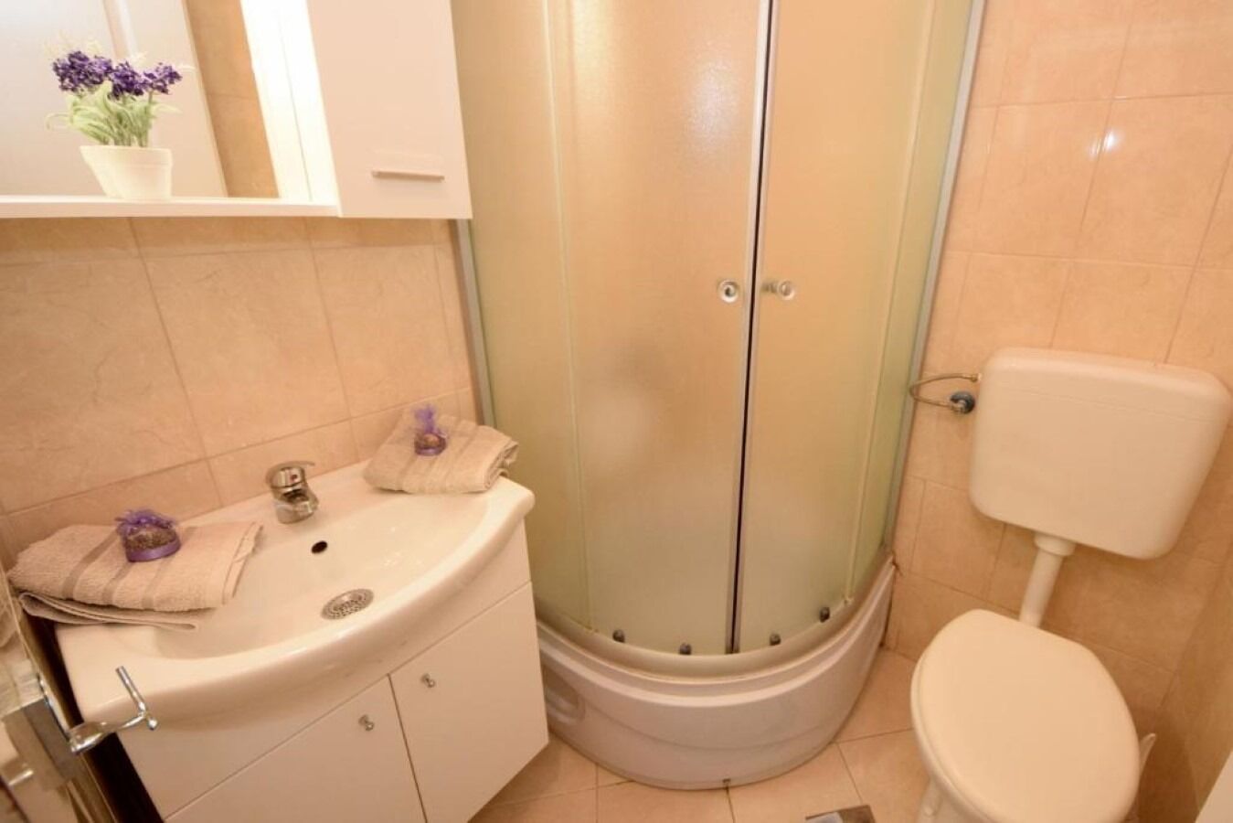 Apartments Lucky 10603-A2