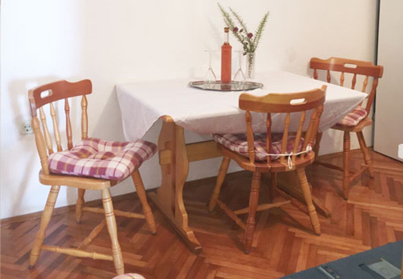 Apartment and Rooms Tomo 1 10617-A4
