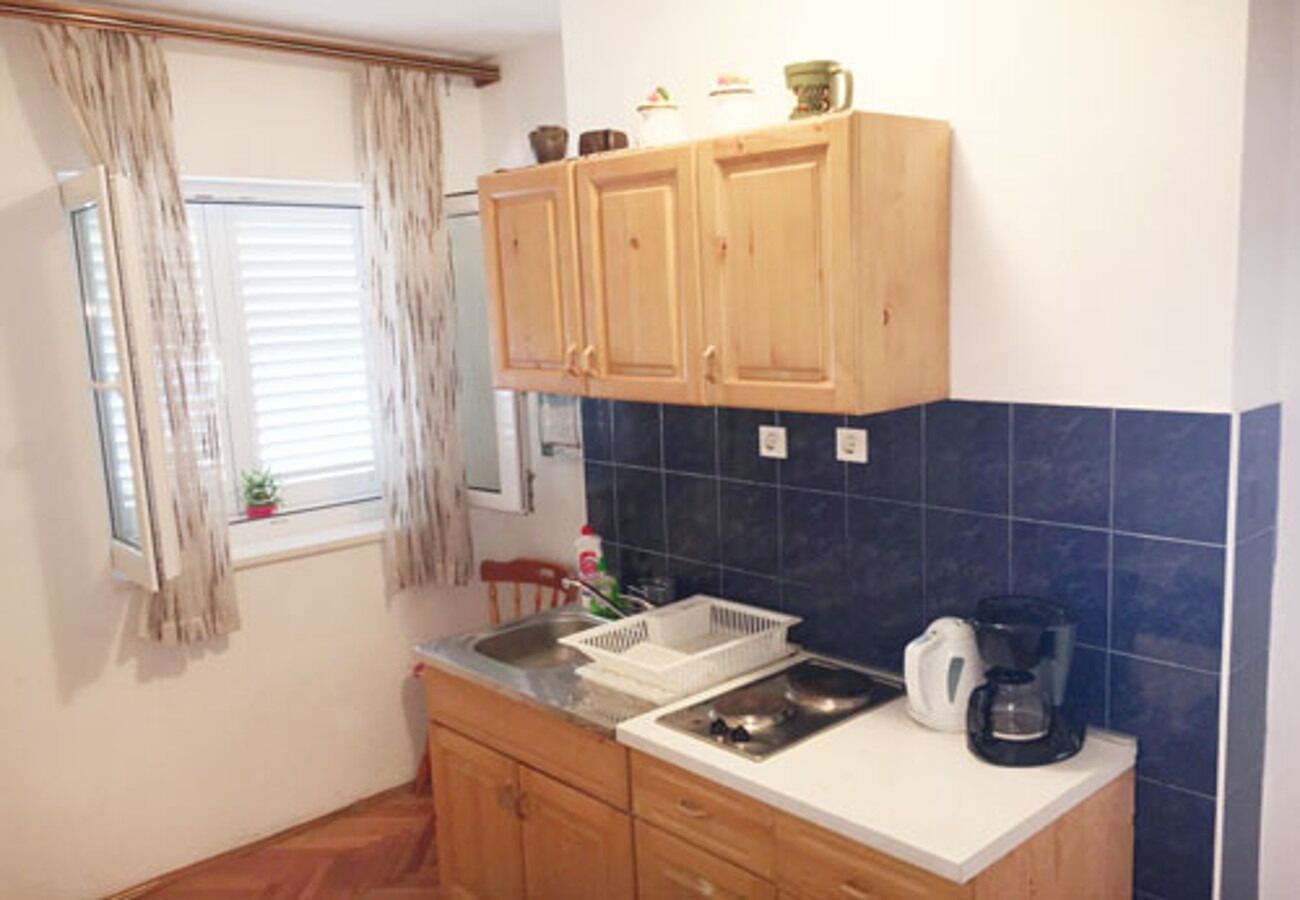 Apartment and Rooms Tomo 1 10617-A4